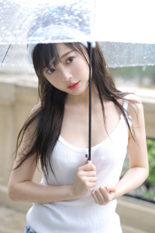 年轻漂亮少妇私密精油按摩保养